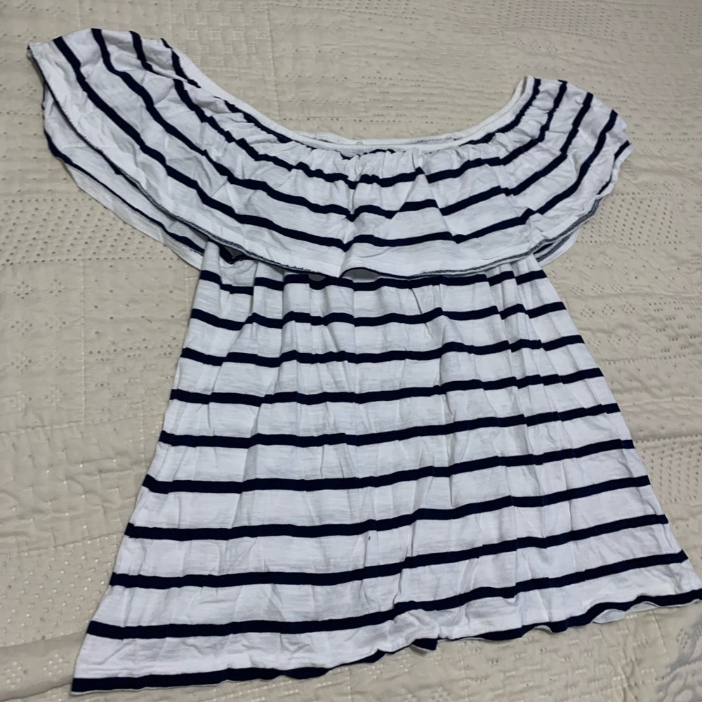 Gently Used Large Ruffled Shoulder top